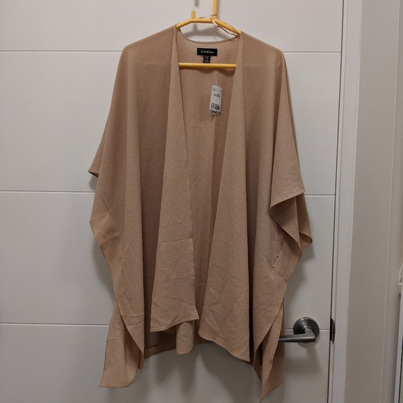 Le Chateau cover-up blouse - Picture 1 of 3